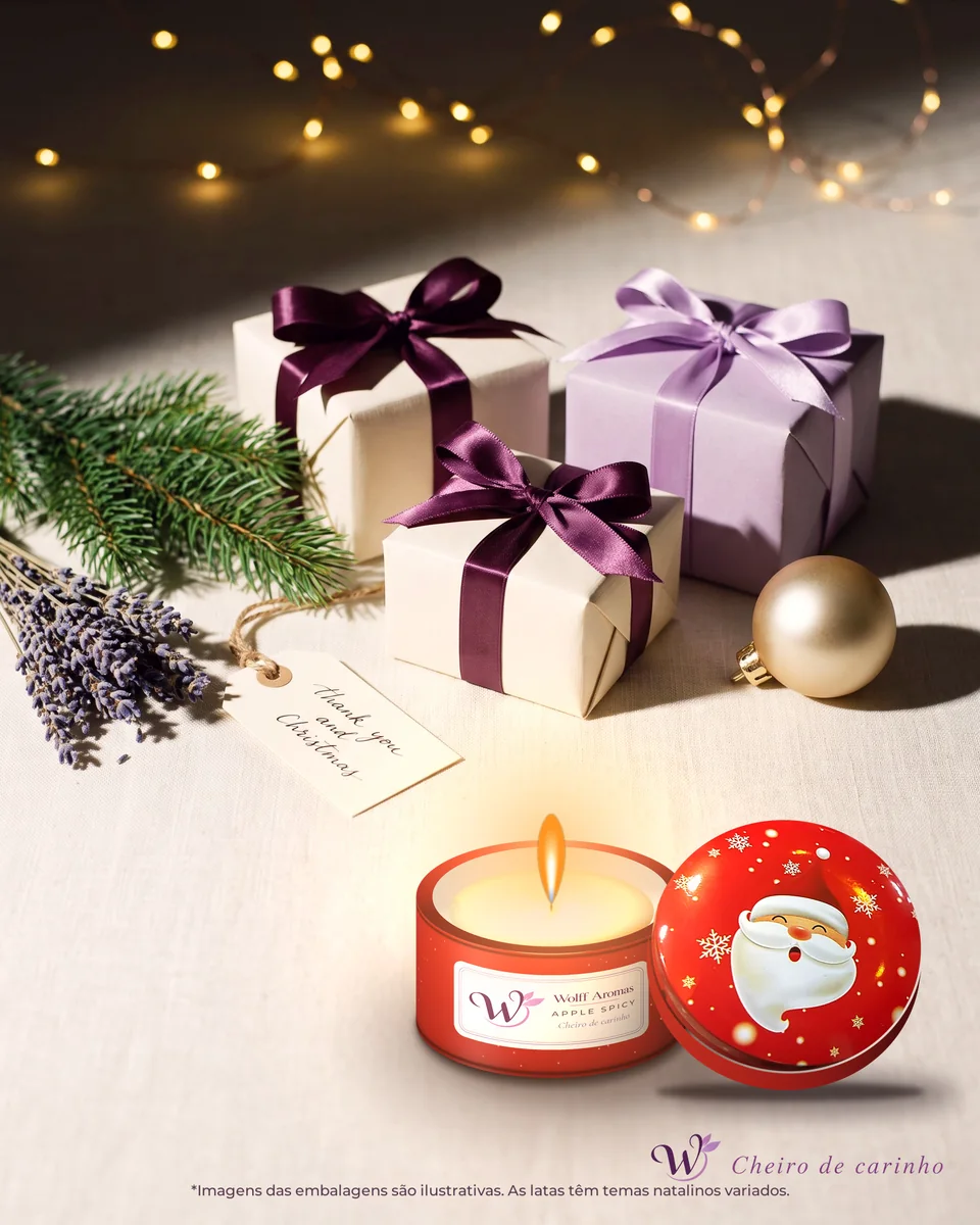 Vela de Natal em lata, acesa, com rótulo Wolff Aromas
